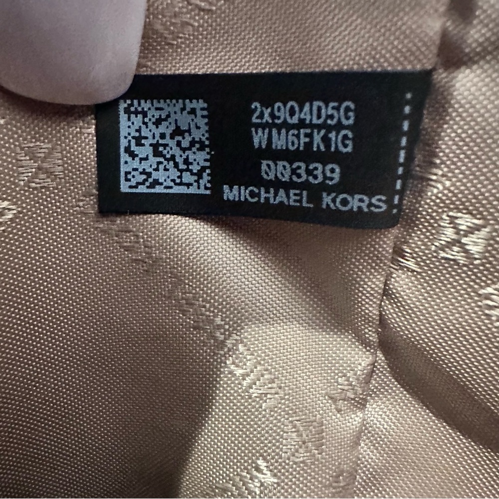 Michael Kors Jet Set Travel Tote (NWT) - Picture 13 of 15
